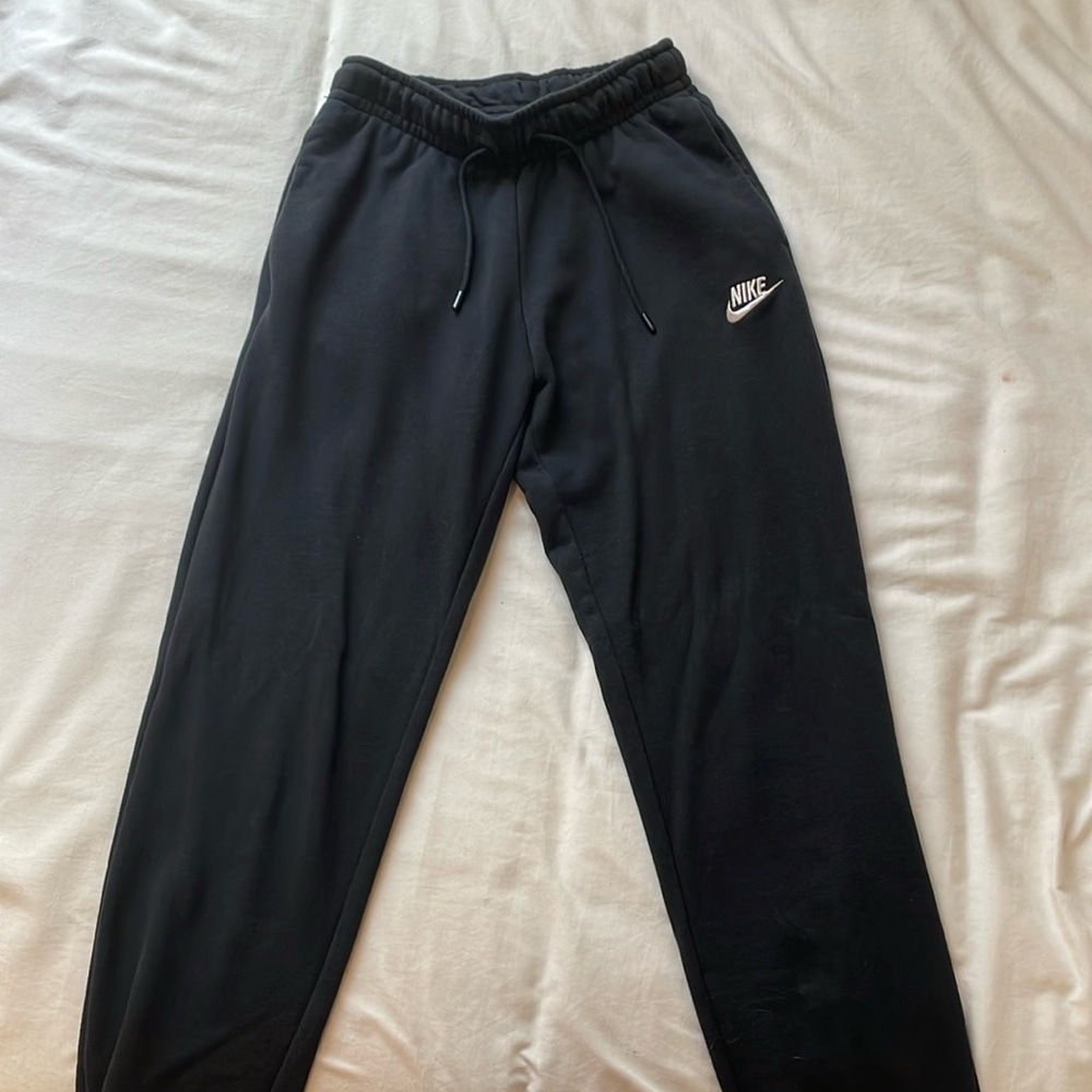 I am selling these Nike sweat pants. I have only had them for about 1 month.